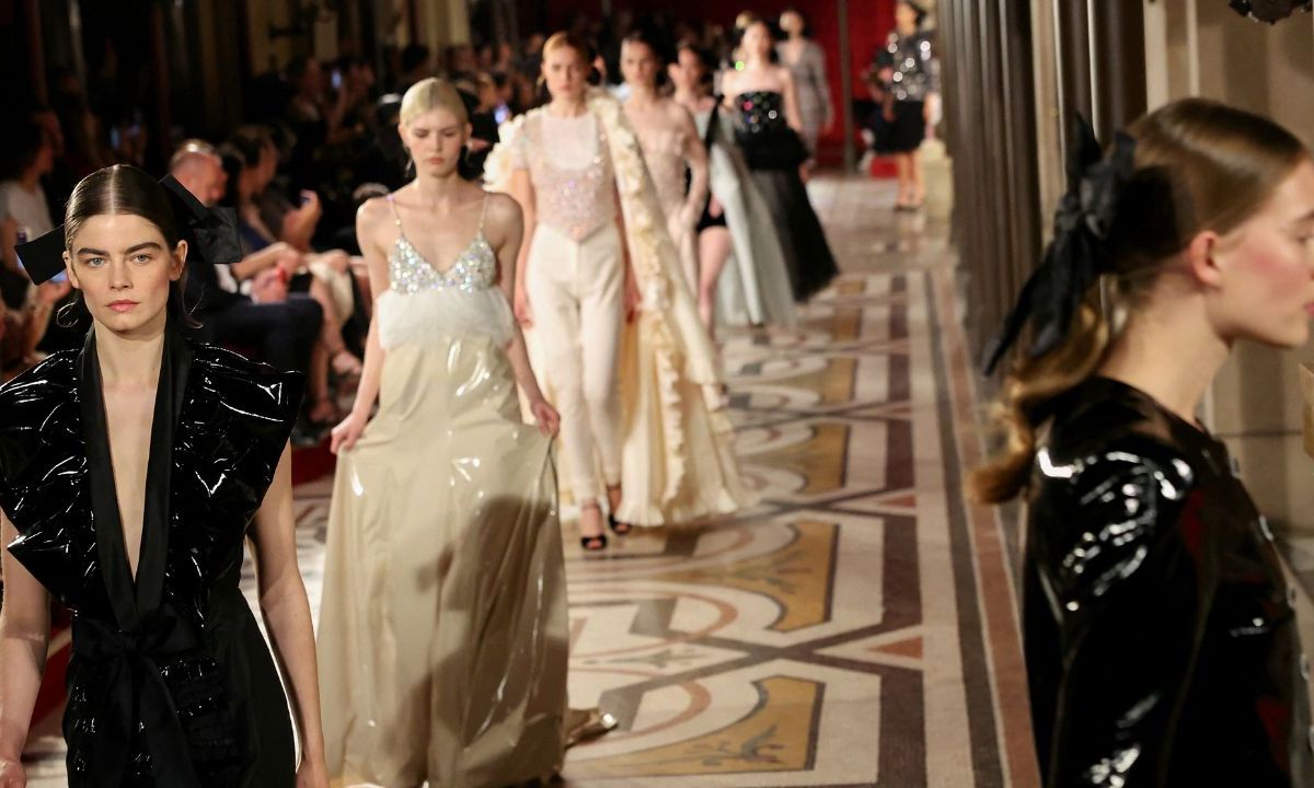 Firmas de lujo como Chanel, Armani y Alexis Mabille deslumbraron a quienes se dieron cita en París para disfrutar de sus colecciones