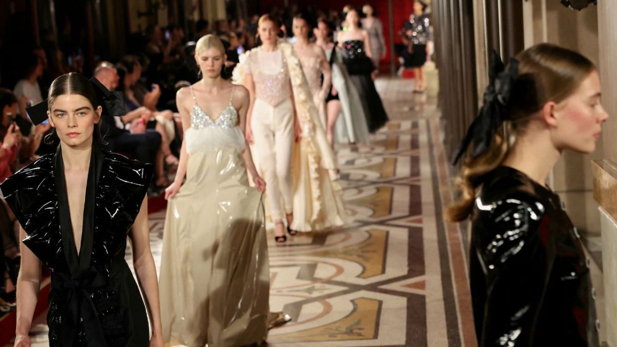 Firmas de lujo como Chanel, Armani y Alexis Mabille deslumbraron a quienes se dieron cita en París para disfrutar de sus colecciones