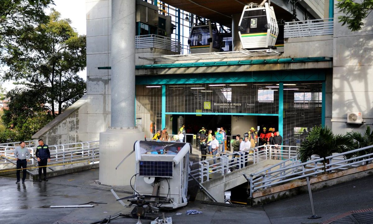 Un persona murió y nueve resultaron heridas tras la caída de una de las cabinas del teleférico de Medellín, Colombia, informó el alcalde, Federico Gutiérrez