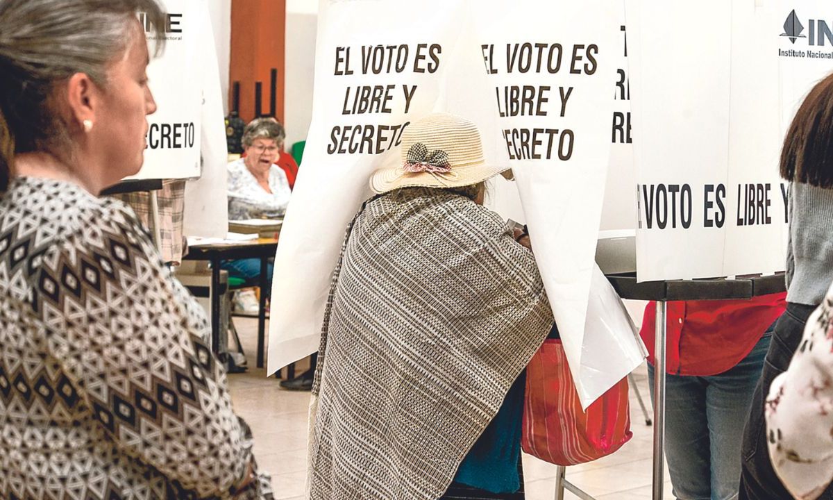 PARTICIPACIÓN. Más de 8 millones de mexiquenses salieron este domingo a las urnas.