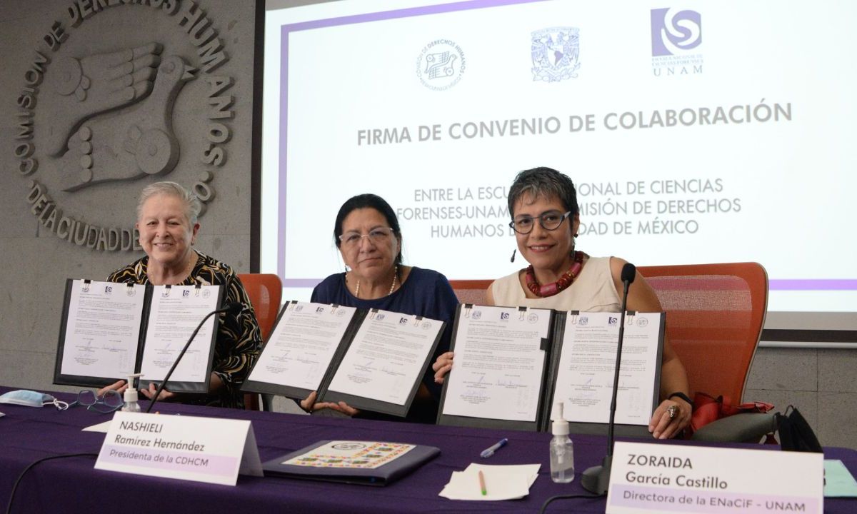 Acuerdo. Patricia Dolores Dávila, Nashieli Ramírez Hernández y la directora de la ENaCiF, Zoraida García Castillo firmaron el convenio de colaboración.