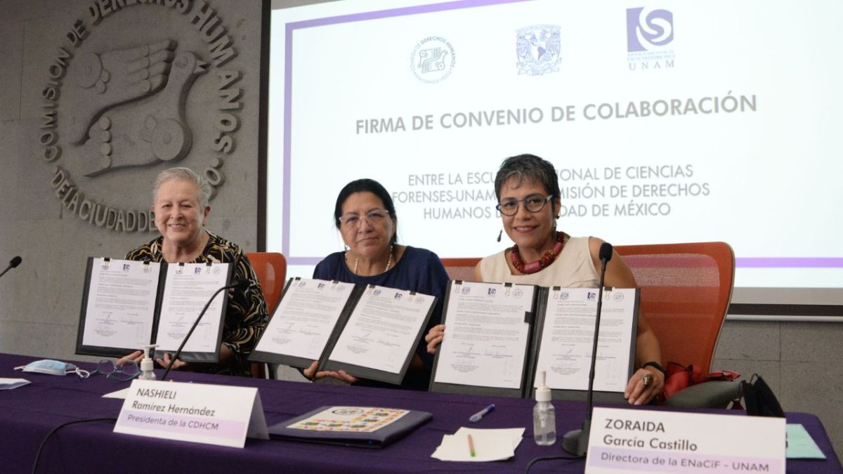 Acuerdo. Patricia Dolores Dávila, Nashieli Ramírez Hernández y la directora de la ENaCiF, Zoraida García Castillo firmaron el convenio de colaboración.