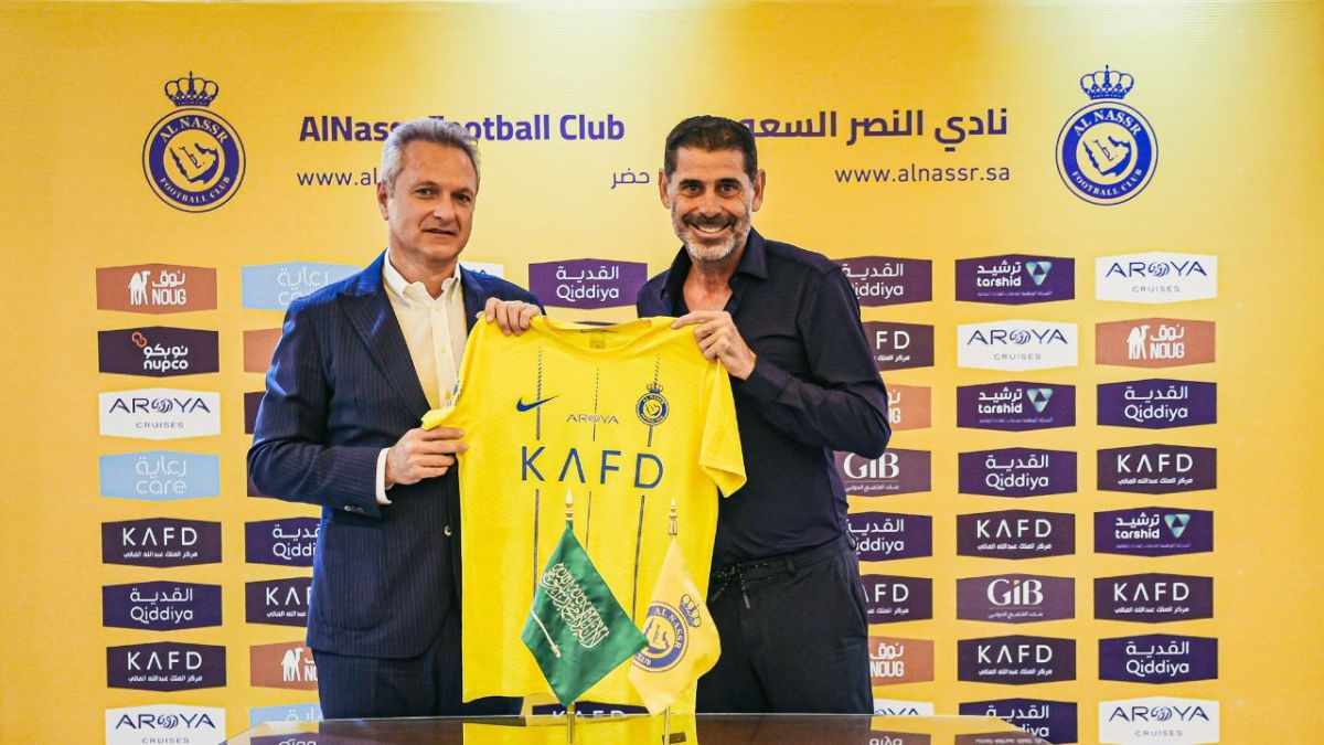 tras dejar al Deportivo Guadalajara, el español Fernando Hierro fue presentado como nuevo director deportivo del Al-Nassr del futbol de Arabia Saudita