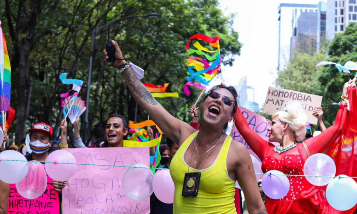 Ideas de carteles para la marcha LGBTTTIQ+ 2024