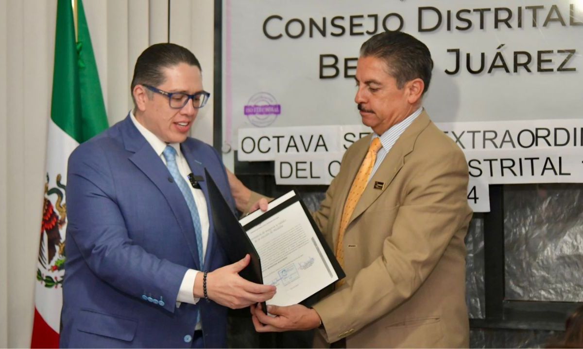 Recibe Luis Mendoza constancia de mayoría en Benito Juárez