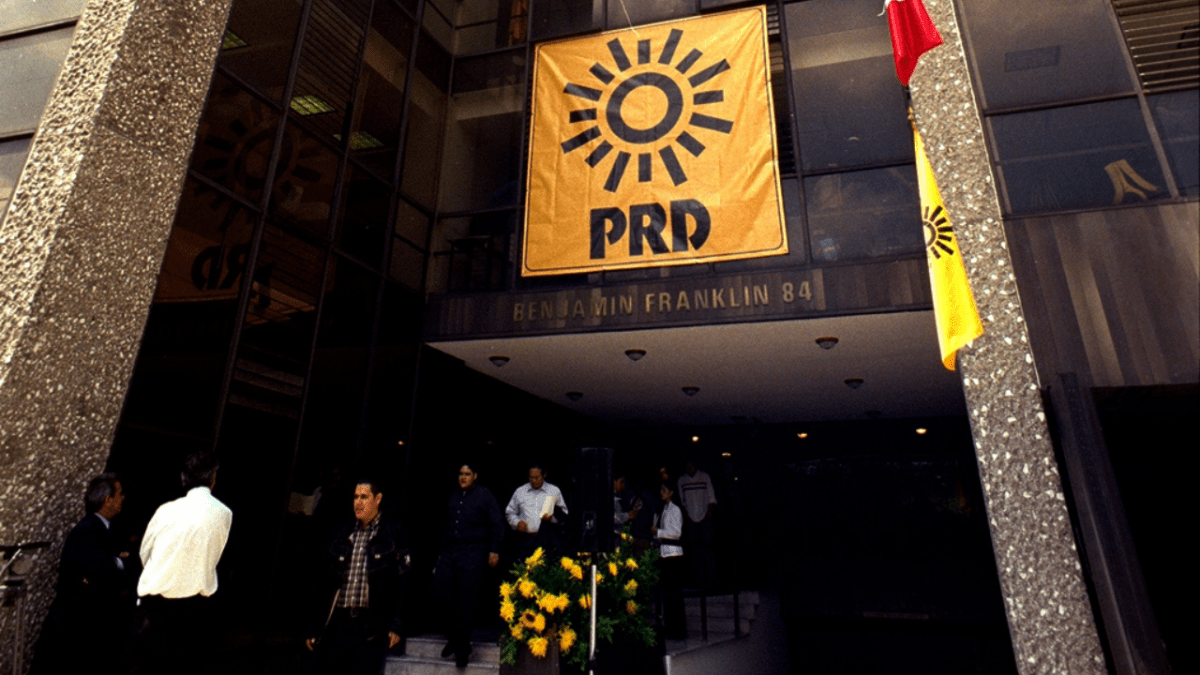 INE aprueba dictamen de pérdida de registro del PRD