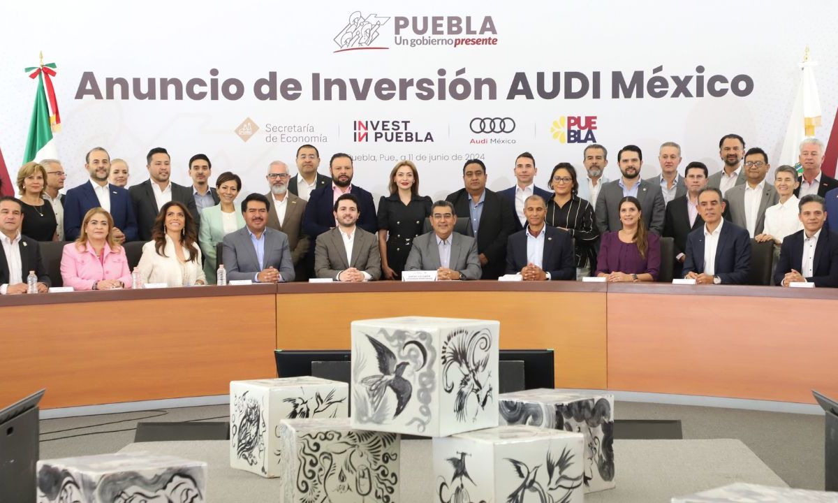 Salomón comentó que su administración apuesta porque Puebla ofrezca la mejor oferta educativa en nivel superior y sea el estado número uno en "mentefactura", innovación y emprendimiento