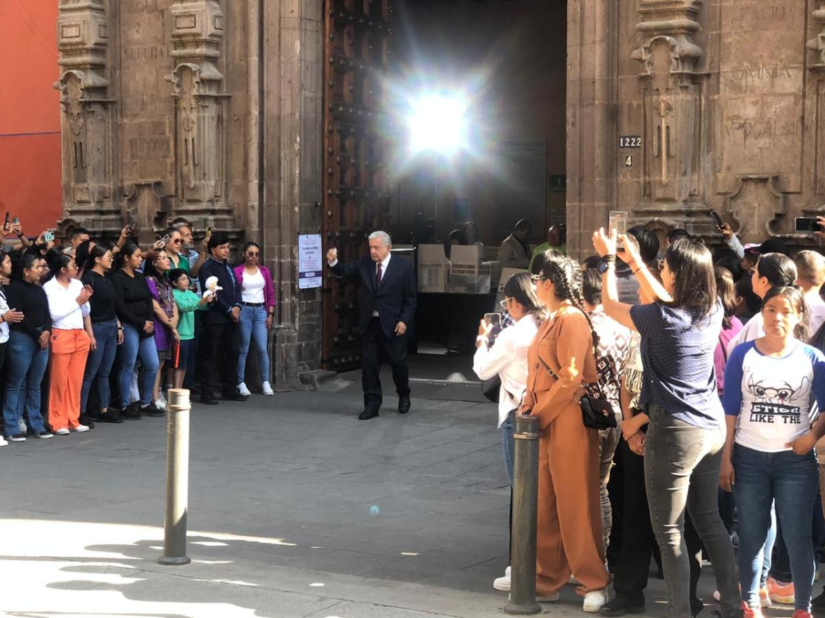 El presidente Andrés Manuel López Obrador escogió la parquedad para su último voto como titular del Ejecutivo mexicano.