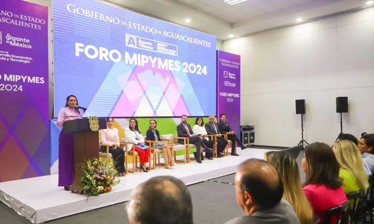 La gobernadora de Aguascalientes, Tere Jiménez, encabezó el Foro Mipymes 2024, a través del cual se ofrece capacitaciones a emprendedores