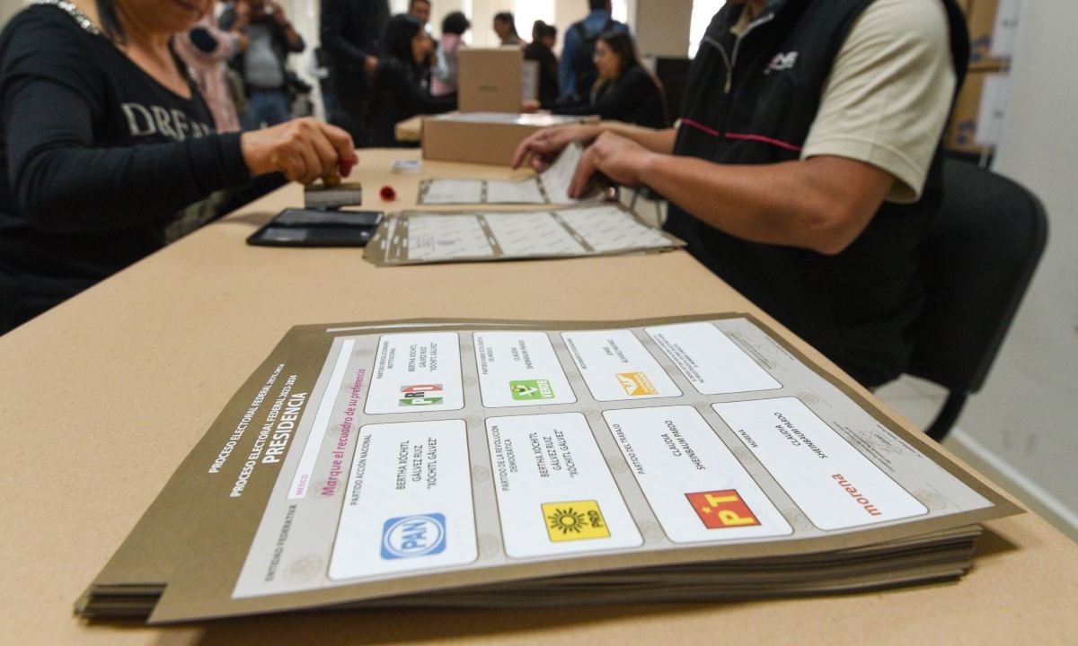 Autoridades hallaron boletas electorales en el municipio de Santa Cruz Xoxocotlán, mismas que tras analizarlas, se concluyó que eran falsas.