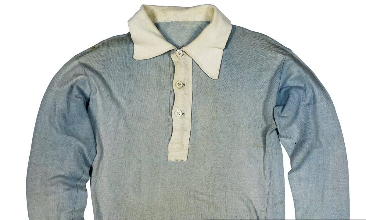 Una camisa de futbol de la Selección de Uruguay, que logró la medalla de oro en los Juegos Olímpicos de París 1924, fue subastada