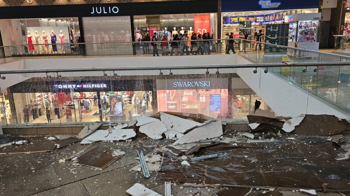 Foto: X@vialhermes/Cae techo de plafón en Parque Lindavista