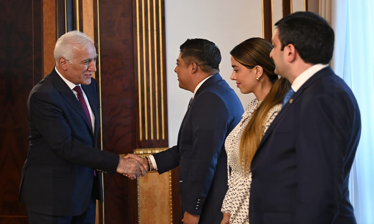 Foto: Especial/ El Gobernador de SLP Ricardo Gallardo sostuvo una reunión con el Mandarario nacional Vahagn Khachaturyan