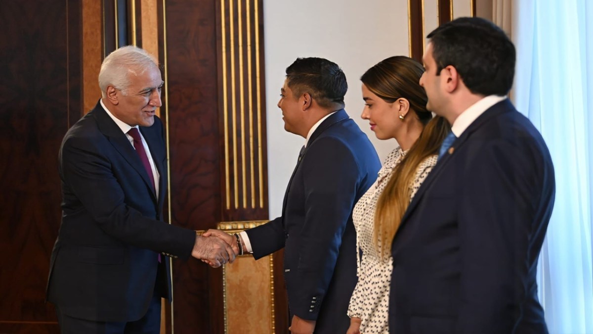 Foto: Especial/ El Gobernador de SLP Ricardo Gallardo sostuvo una reunión con el Mandarario nacional Vahagn Khachaturyan