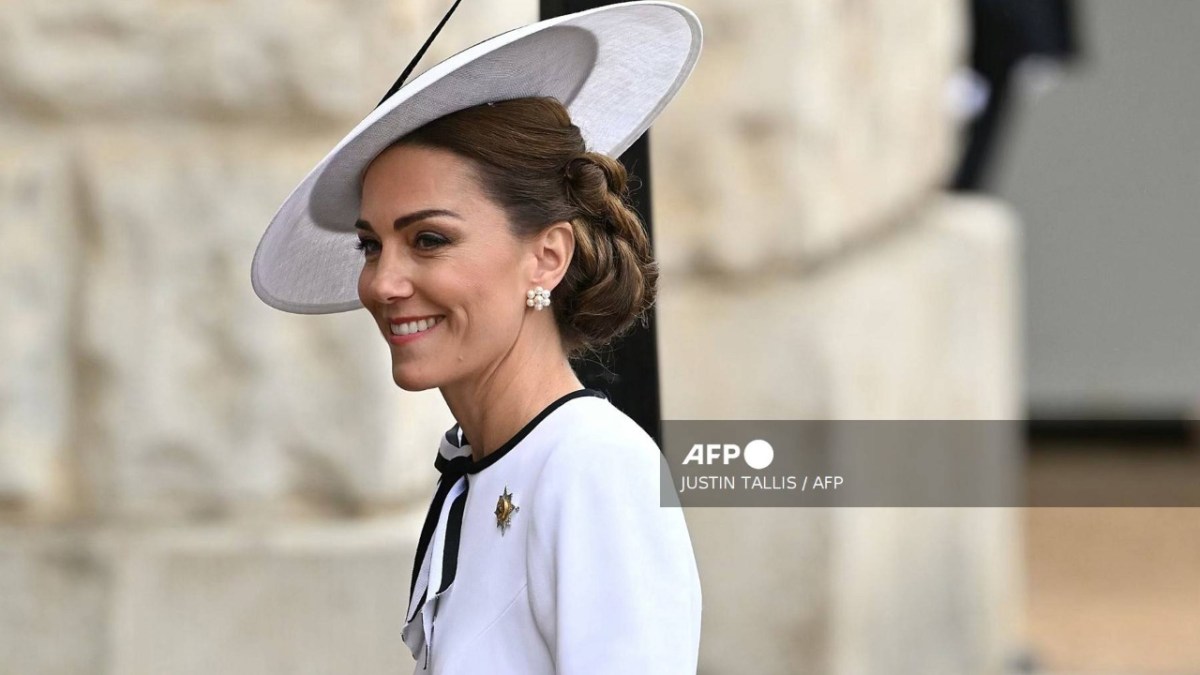 Sonriente en una carroza, Kate Middleton hizo su primera aparición oficial tras ser diagnosticada con cáncer.