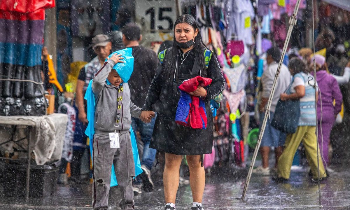 Emiten alerta amarilla para las 16 alcaldías de la CDMX por pronóstico de fuertes lluvias