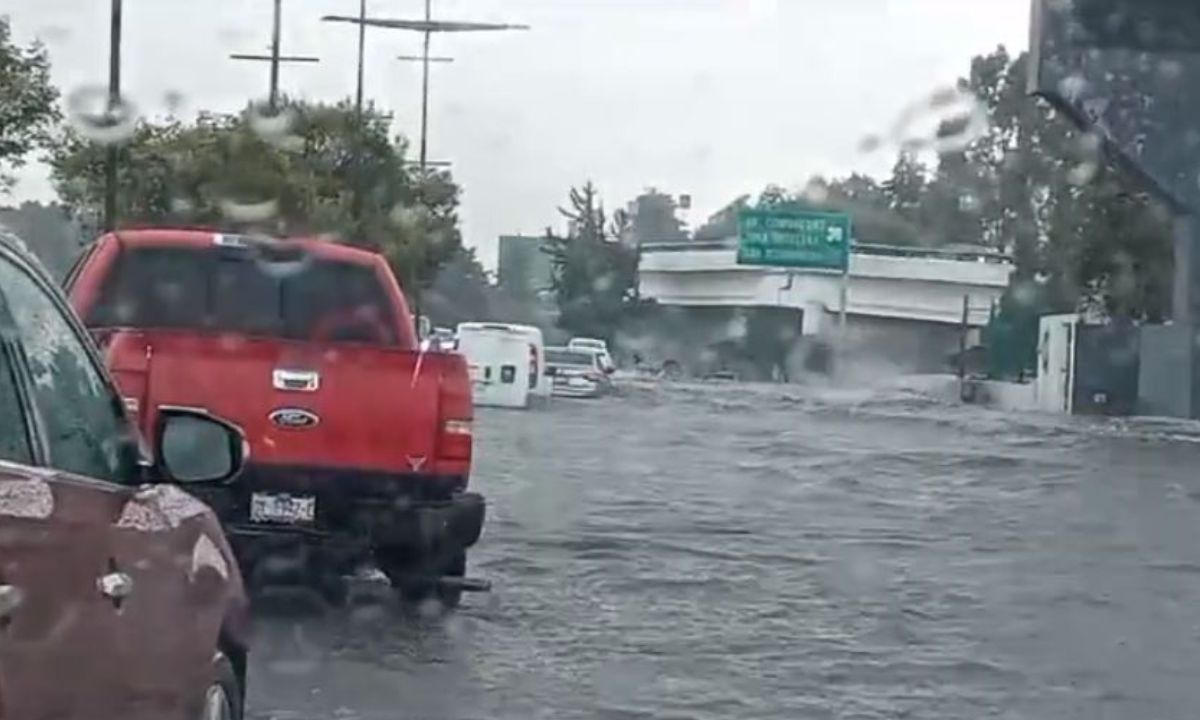 Caos vial en municipios mexiquenses tras fuertes lluvias