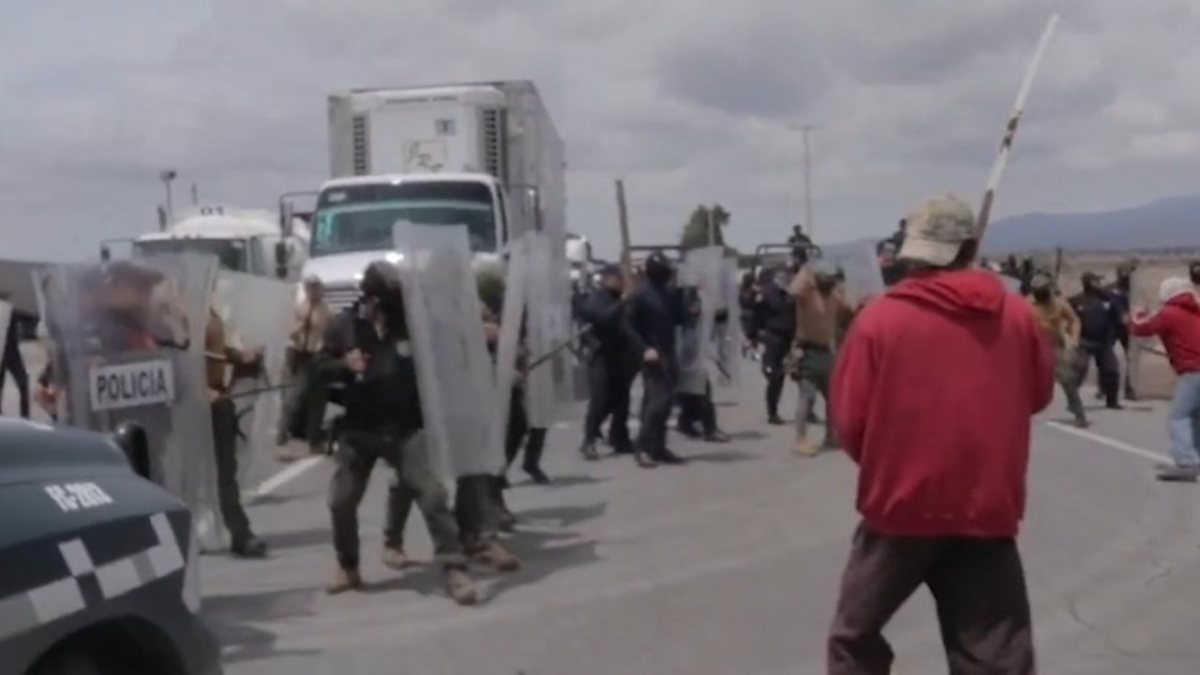 Dos muertos y una decena de heridos fue el saldo del enfrentamiento entre habitantes de la comunidad de Totalco y policías estatales