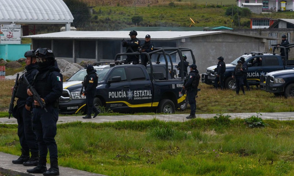 Cuatro elementos de la policía del Edomex fueron detenidos por su probable participación en el robo a una bodega en Nezahualcóyotl