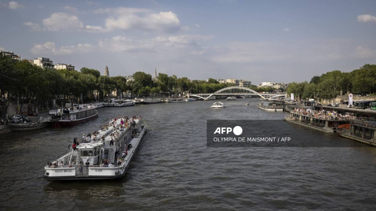 A menos de un mes de que den comienzo los Juegos Olímpicos de París 2024, el río Sena sigue sin estar listo debido a dos problemas