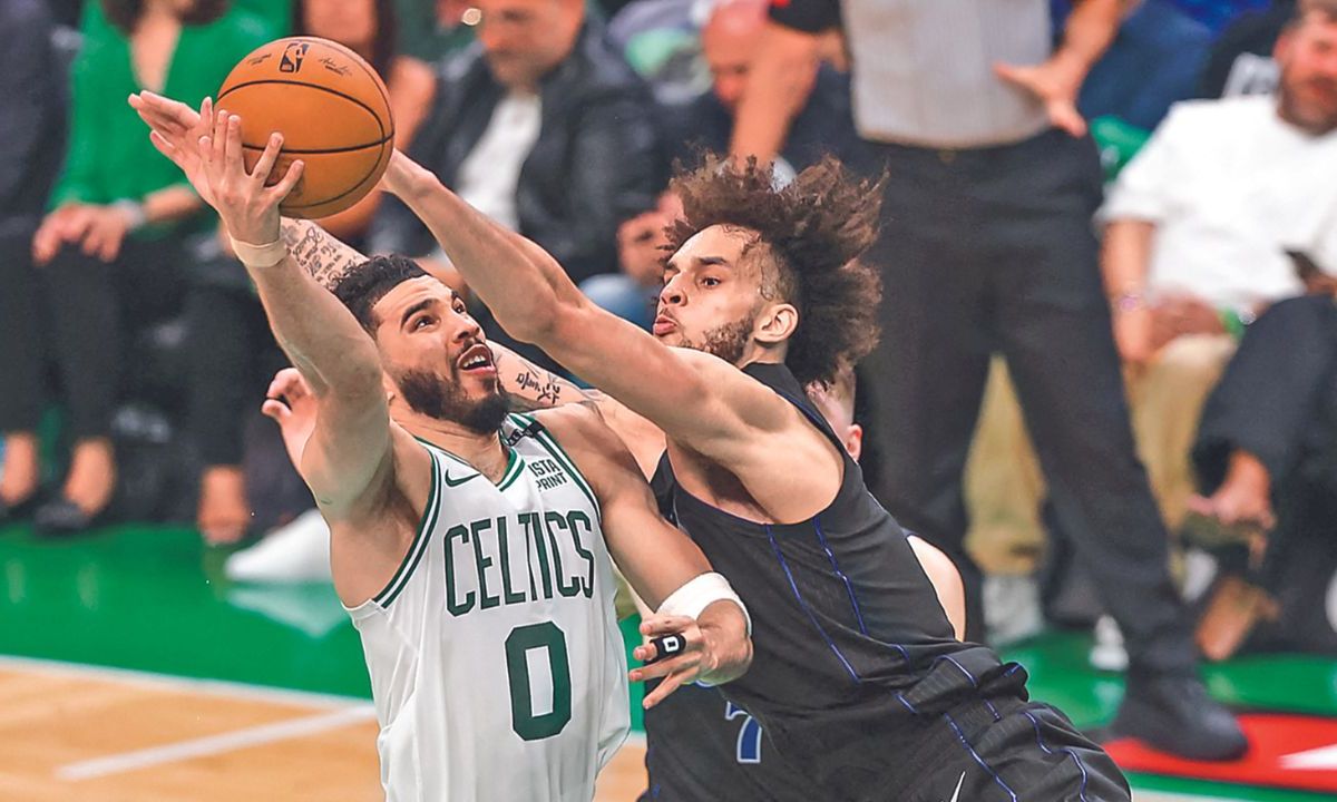 Los Celtics campeones de la Conferencia Este y llamados favoritos para coronarse en la última serie de la temporada, tuvieron una primera victoria en las Finales de la NBA