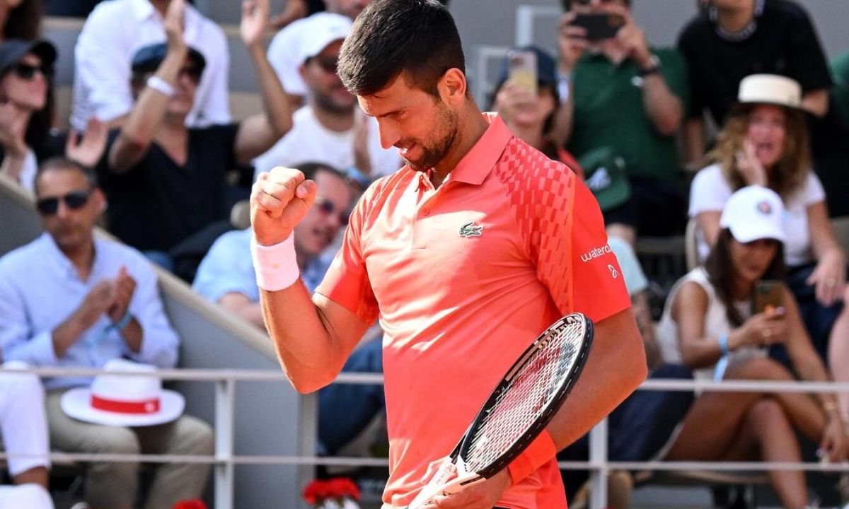 La leyenda del tenis Novak Djokovic confirmó ayer que fue operado del menisco de su rodilla derecha y que la intervención ha salido "bien"