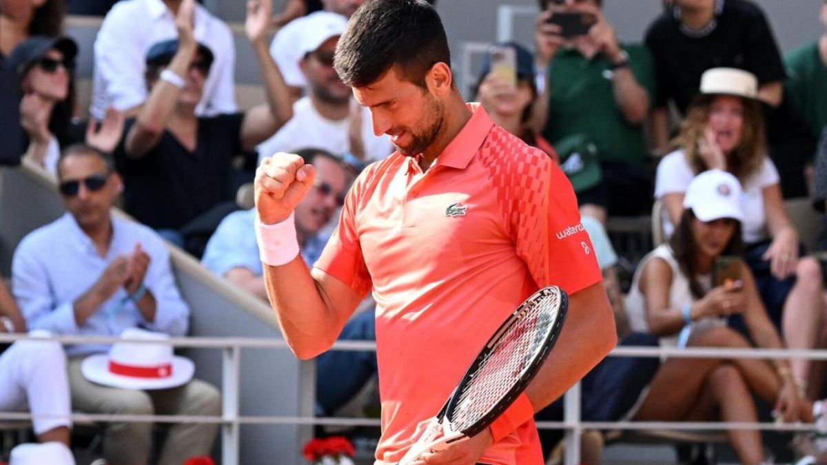 La leyenda del tenis Novak Djokovic confirmó ayer que fue operado del menisco de su rodilla derecha y que la intervención ha salido "bien"