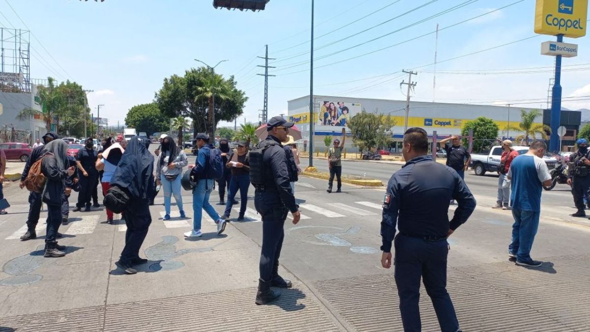 Morelia. La protesta fue para exigir una compensación económica.