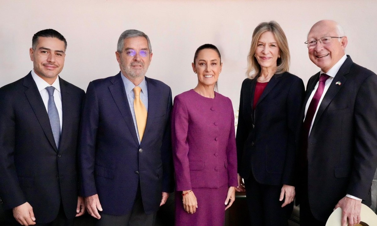 El Embajador de EU en México, Ken Salazar, celebró la reunión que sostuvo la Comitiva del Presidente Joe Biden con Claudia Sheinbaum