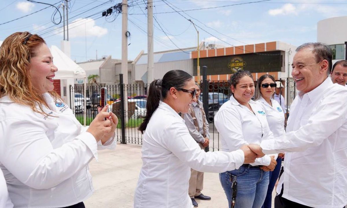 En el marco del vigésimo segundo aniversario del COSAES, Durazo entregó reconocimientos a miembros fundadores y expresidentes del comité; reconoció su aportación en la industria en la entidad