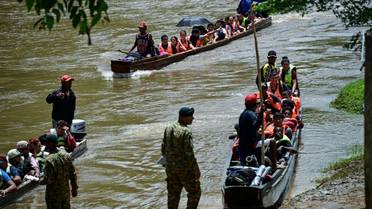 Panamá cierra algunos pasos en frontera con Colombia para proteger a migrantes