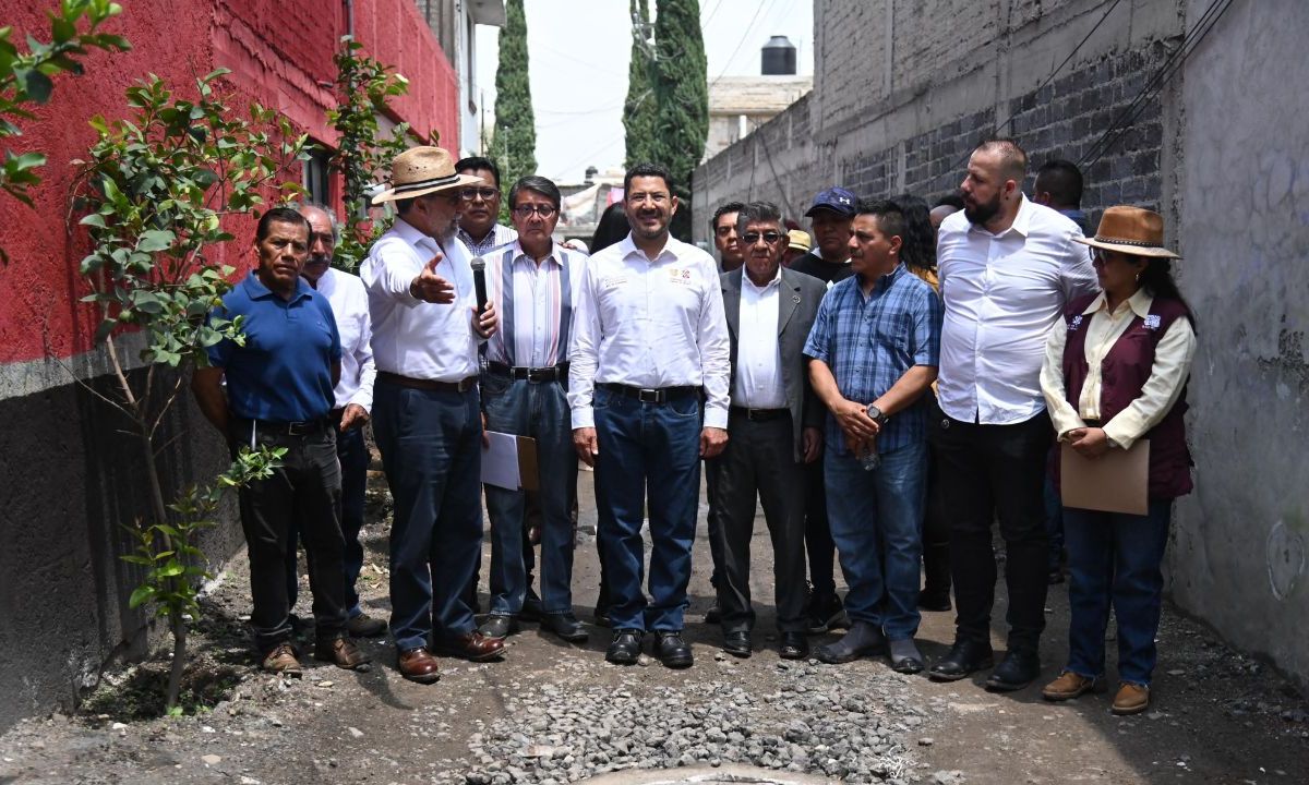 Martí Batres encabeza entrega de obras de drenaje en Xochimilco