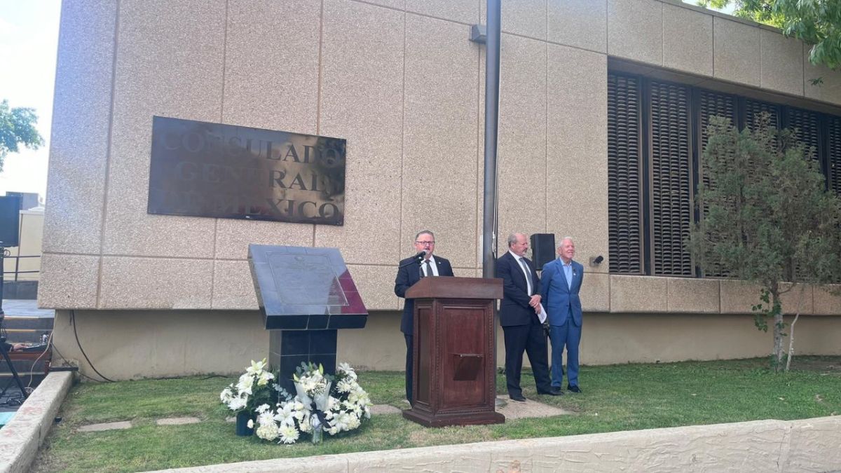 La secretaria de Relaciones Exteriores, Alicia Bárcena Ibarra visitó El Paso Healing Garden, monumento nacional que conmemora a las víctimas del tiroteo, en el marco de su gira de trabajo en el estado de Texas el pasado abril