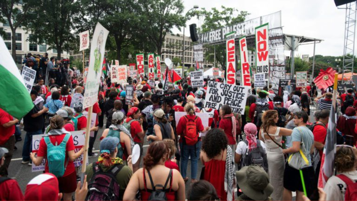 Miles de personas protestan frente al Capitolio de EU contra el ‘genocidio’ en Gaza