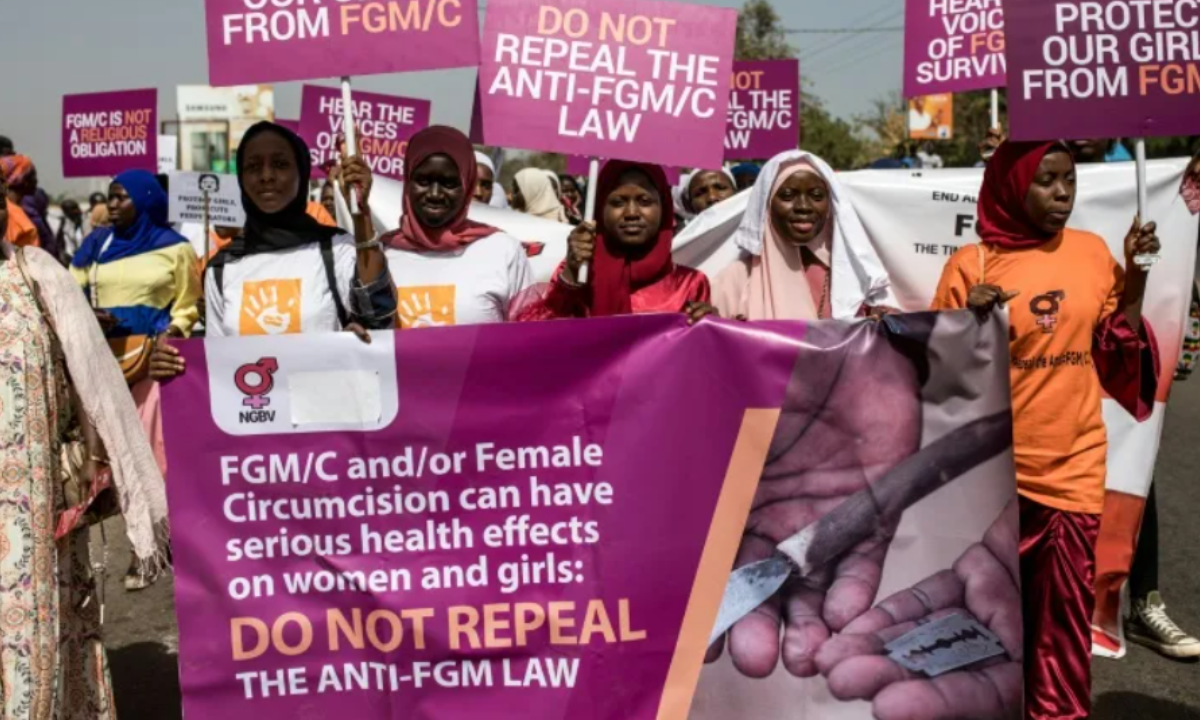 Gambia rechaza un proyecto de ley que pretende despenalizar la mutilación genital femenina