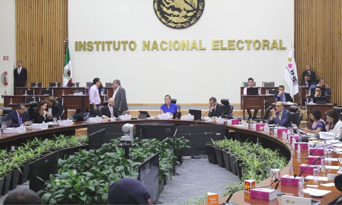 La Comisión de Prerrogativas y Partido del Instituto Nacional Electoral (INE) aprobó el proyecto de asignación de diputaciones plurinominales