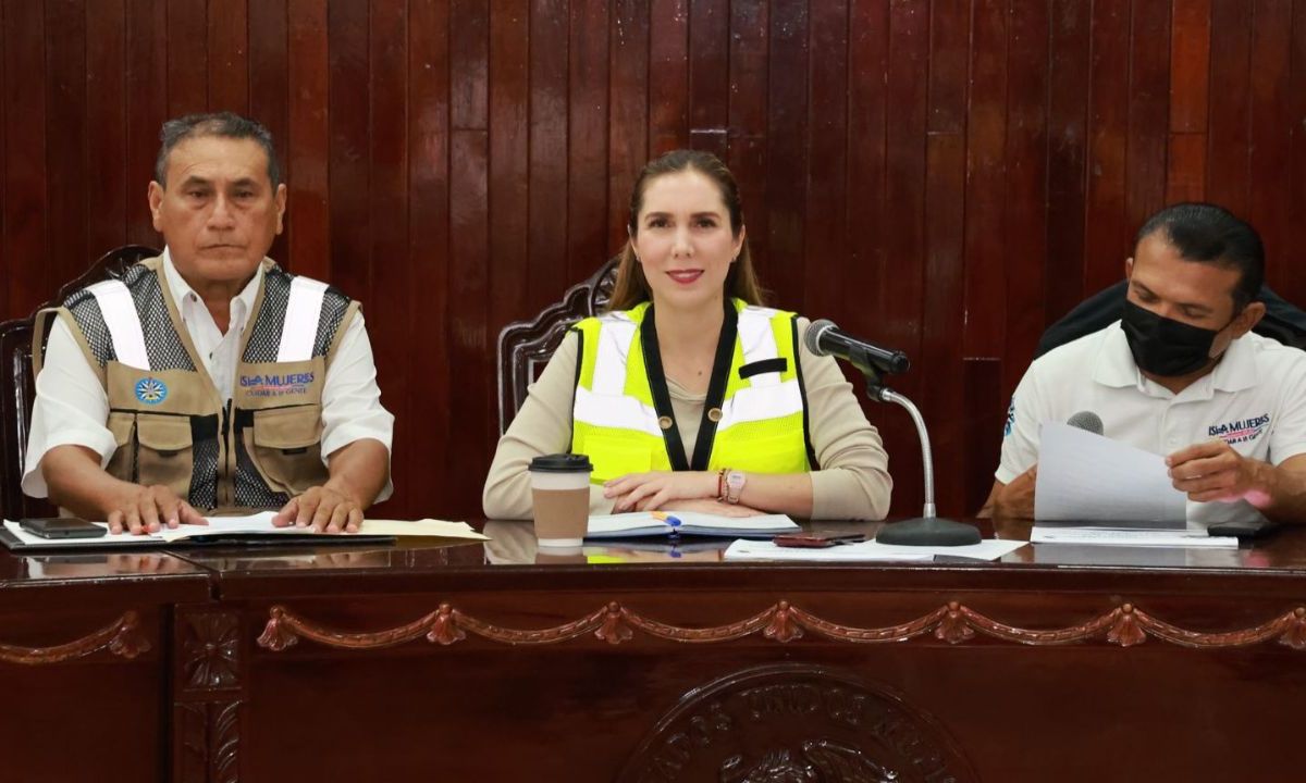 Todas las áreas operativas del Ayuntamiento de Isla Mujeres trabajan de manera coordinada, para estar preparados ante cualquier eventualidad meteorológica.