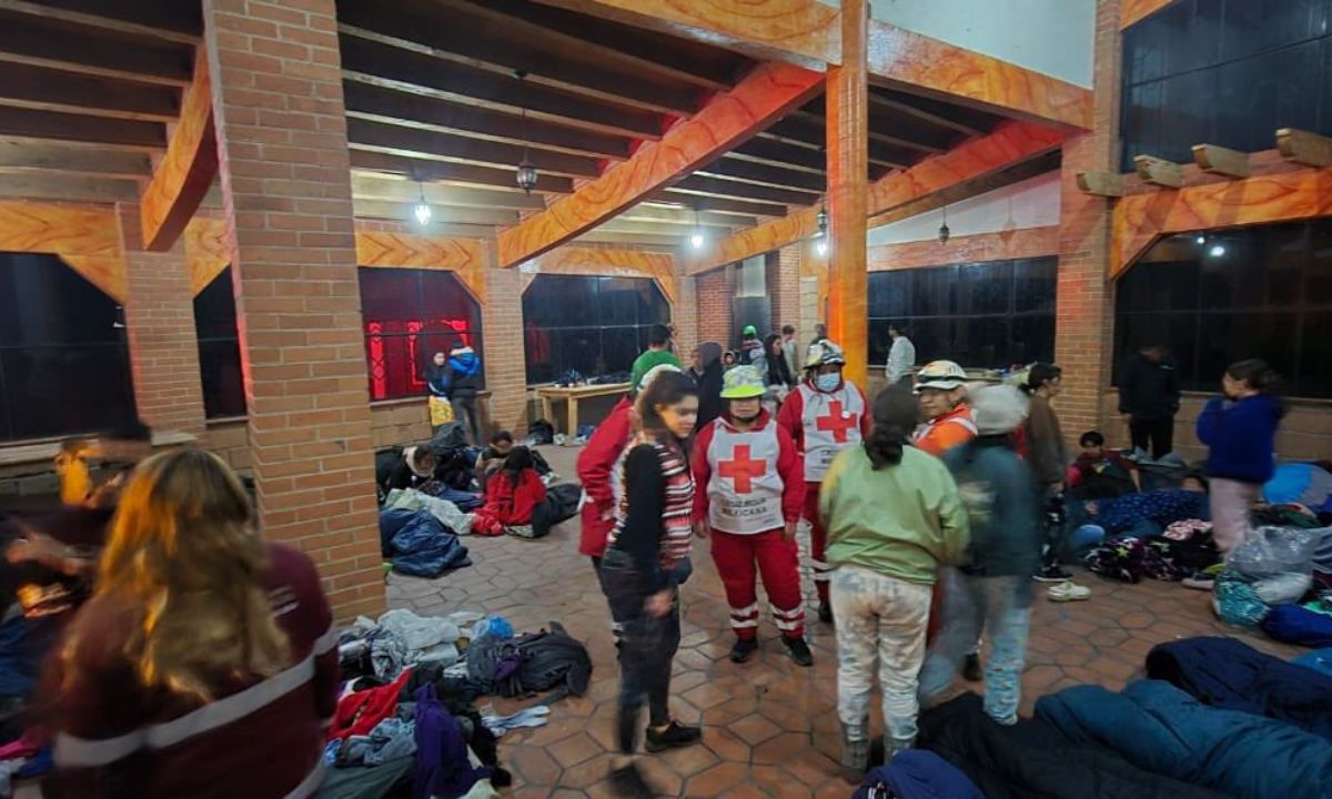 60 niños y 17 adultos son rescatados tras no poder descender del Iztaccíhuatl; acudieron a un retiro espiritual.