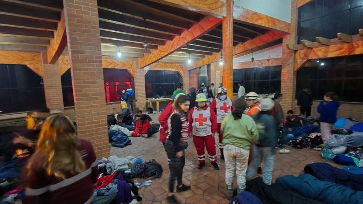 60 niños y 17 adultos son rescatados tras no poder descender del Iztaccíhuatl; acudieron a un retiro espiritual.