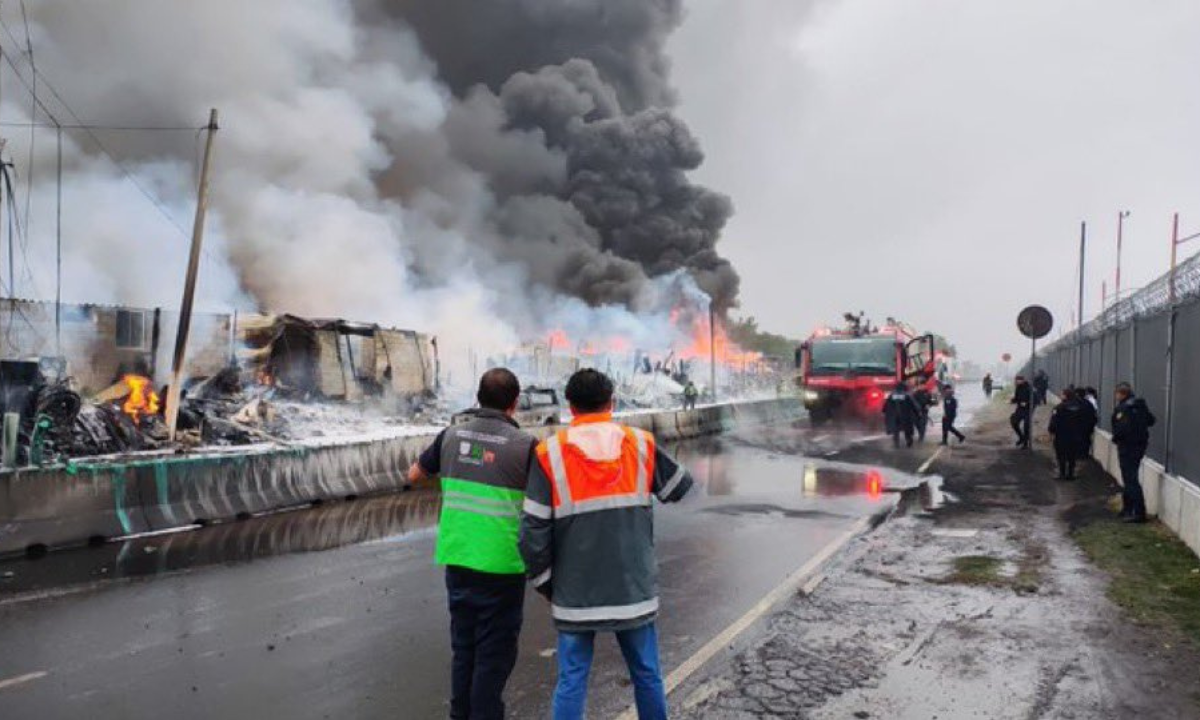 Incendio en alrededores del AICM