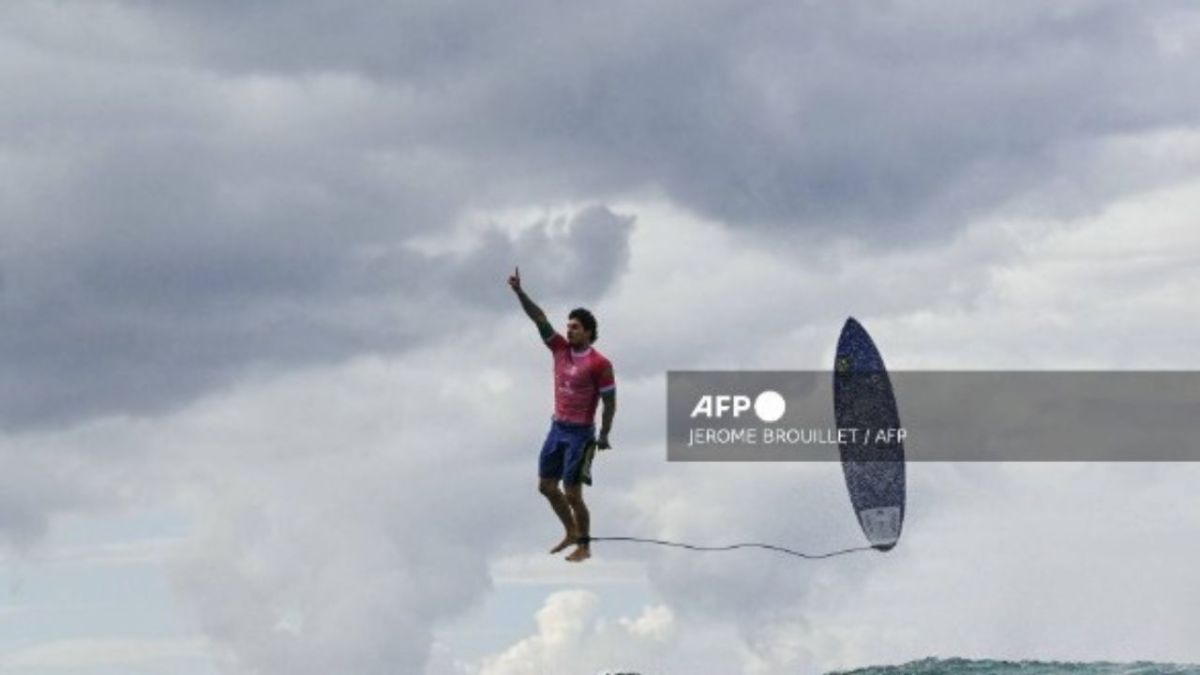 Brasileño Medina roza el 10 en el surf olímpico