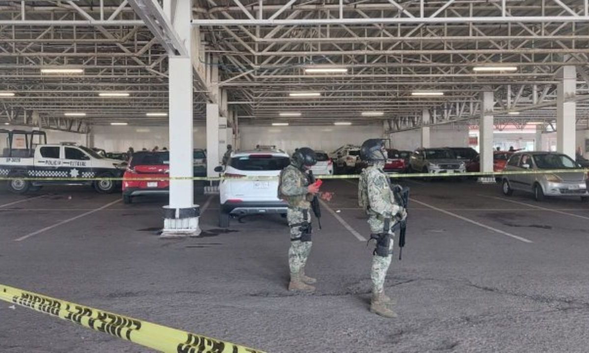 Una oficial sin vida y otra herida deja balacera en el estacionamiento de la Plaza Las Palmas