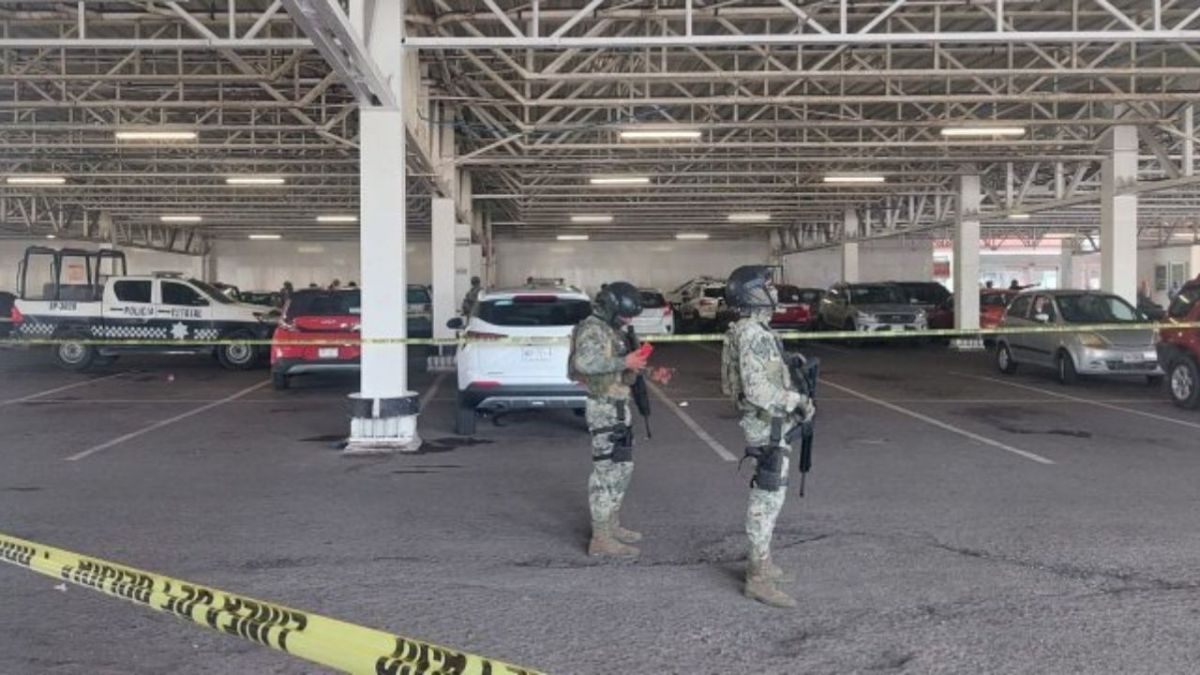 Una oficial sin vida y otra herida deja balacera en el estacionamiento de la Plaza Las Palmas