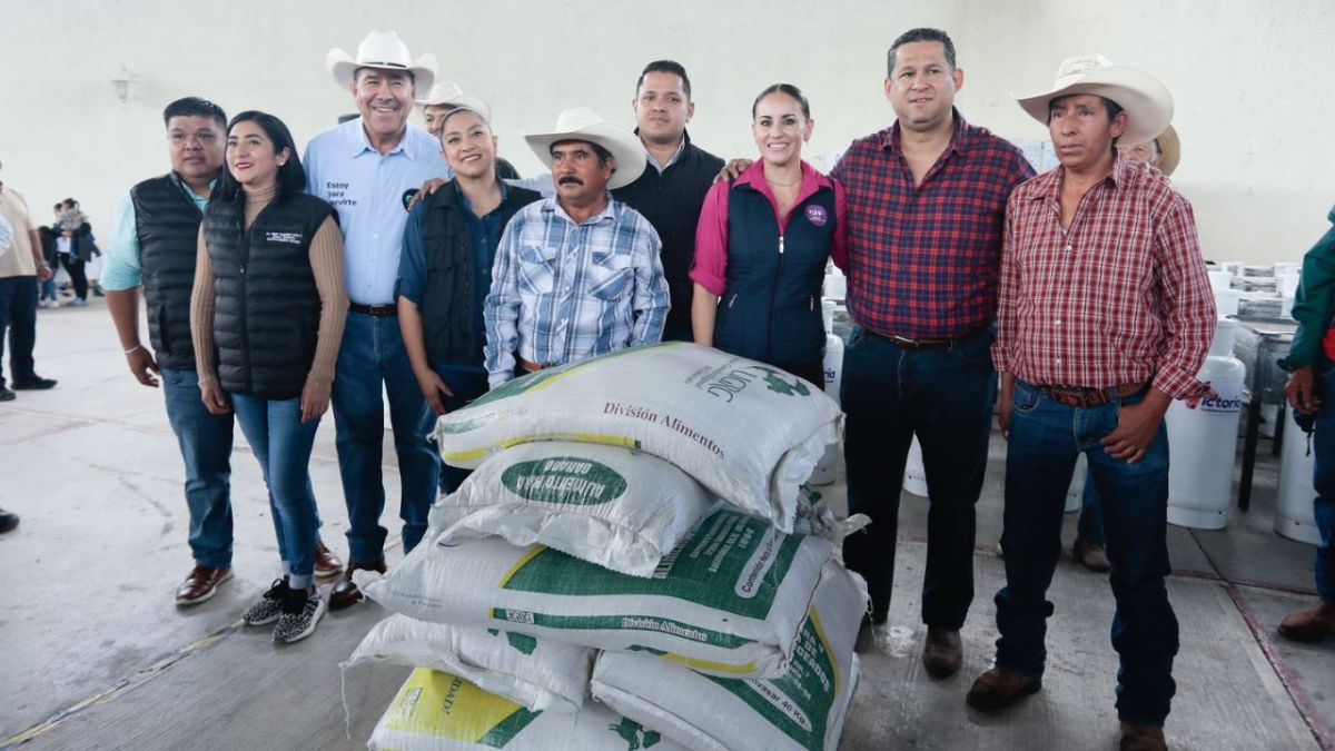 Entrega Gobernador más apoyos agrícolas en Victoria