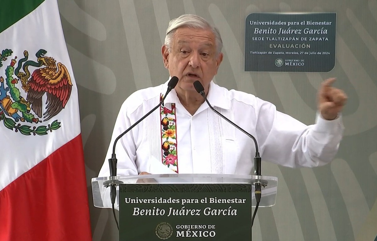 Andrés Manuel López Obrador reconoció que su sexenio se quedó corto en la entrega de becas para los estudiantes.