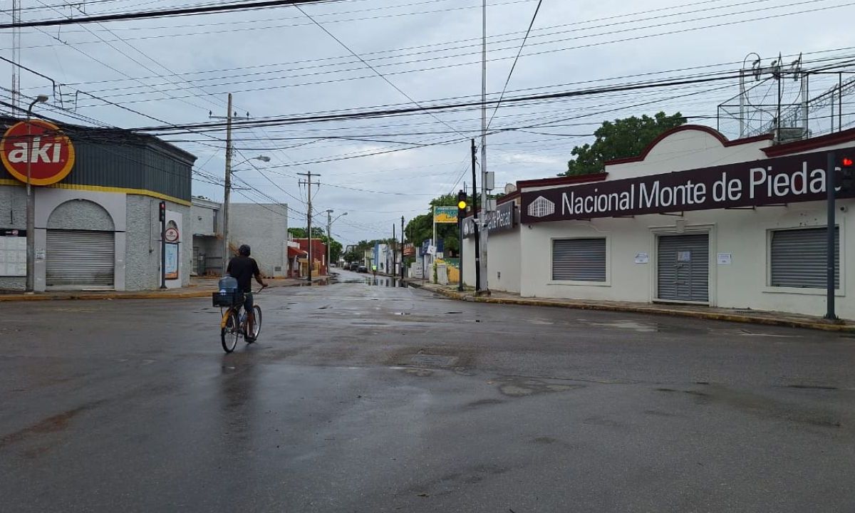 La ciudad de Mérida lucen sin movimiento, muy parecido a los momentos más álgidos de la pandemia por COVID-19.