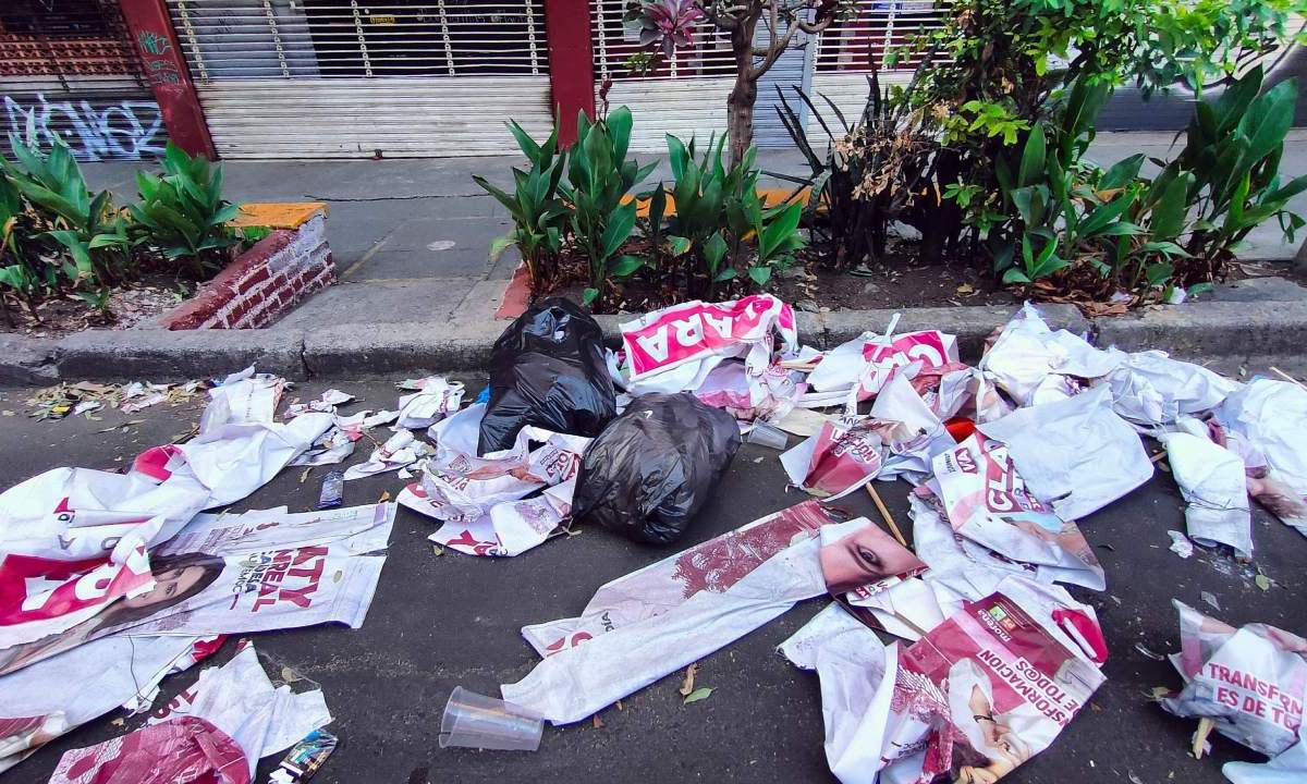A más de un mes de transcurridas las elecciones persiste dispersa en las calles de la CDMX la basura electoral, señaló Greenpeace.