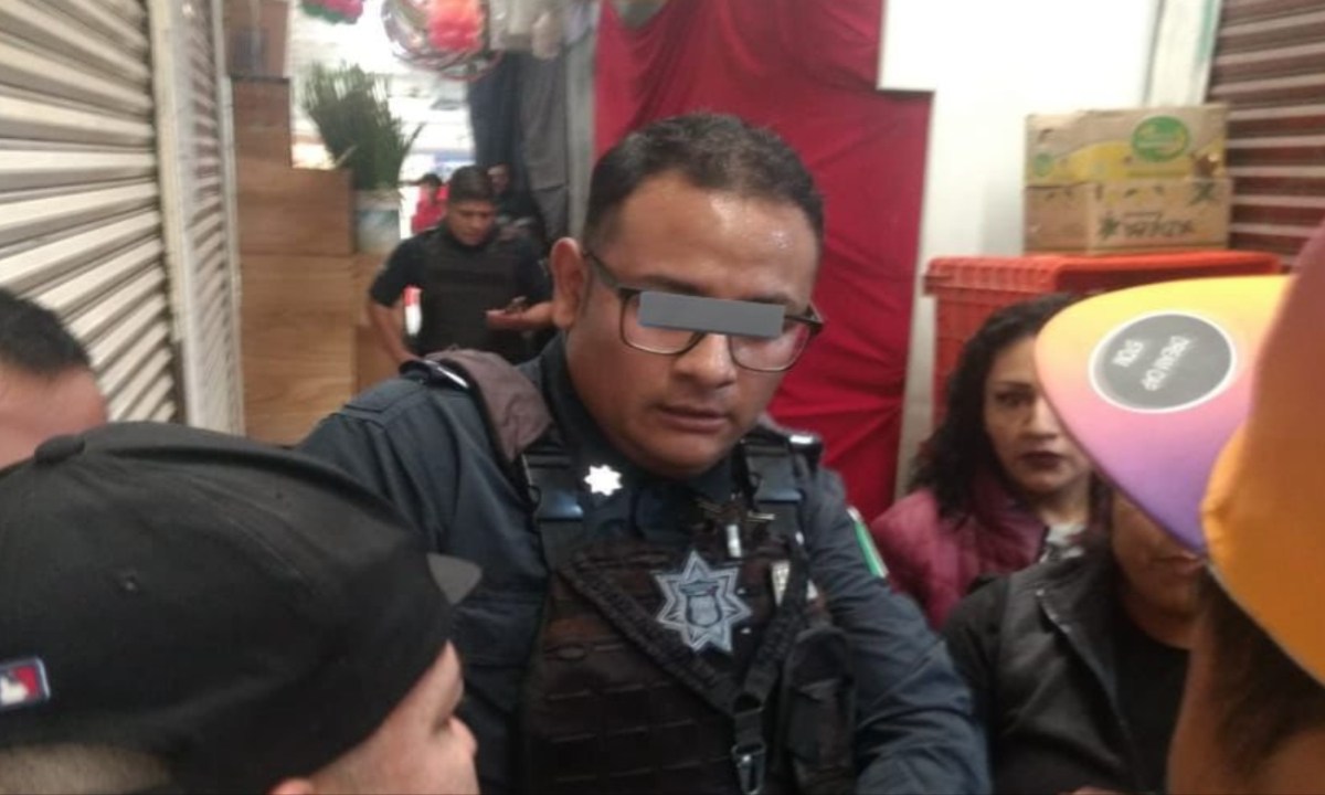 Foto:X@PueblaEnRedes/ Policía dispara al suelo, rebota y hiere a niña