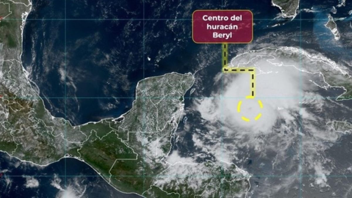 Durante la tarde de este jueves 4 de abril, "Beryl" se intensificó a huracán categoría 3, informó el Servicio Meteorológico Nacional (SMN).