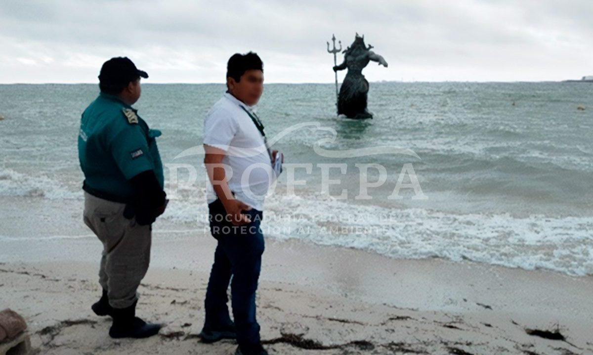 Inspectores de la Procuraduría Federal de Protección al Ambiente (Profepa) clausuraron temporalmente la estatua de Poseidón